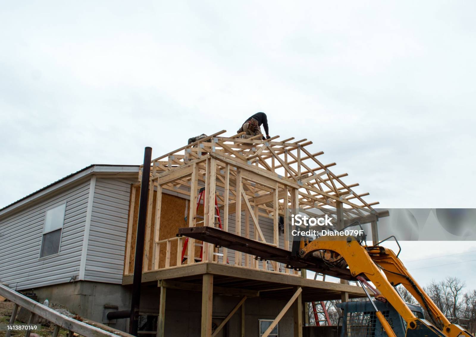 Extension de maison en bois moderne avec grandes fenêtres - Marseille