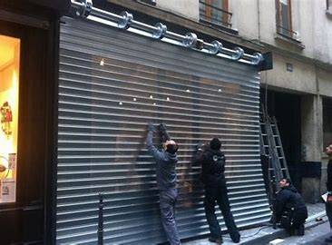 Serrurier Château Gombert 13013 : réparation désaxation de rideaux métalliques à Marseille