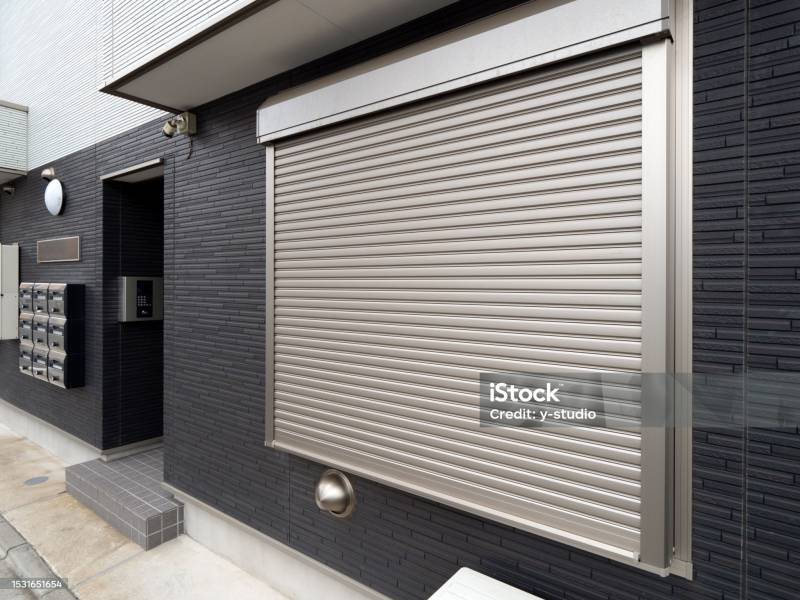 Rénovation d’un volet roulant avec coffre pan coupé et verrou automatique à Velaux